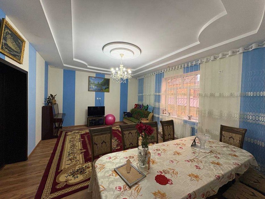 Роскошный дом с бассейном и баней