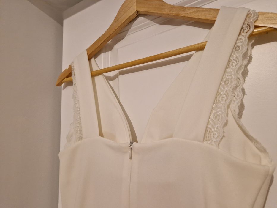 Rochie alba mulata decoltata