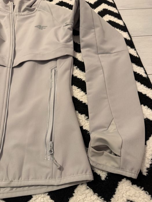 Softshell anti vant 4F marimea xs