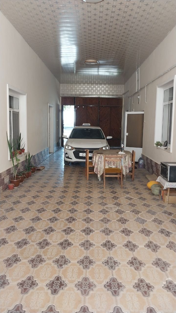 Ховли уй сотилади