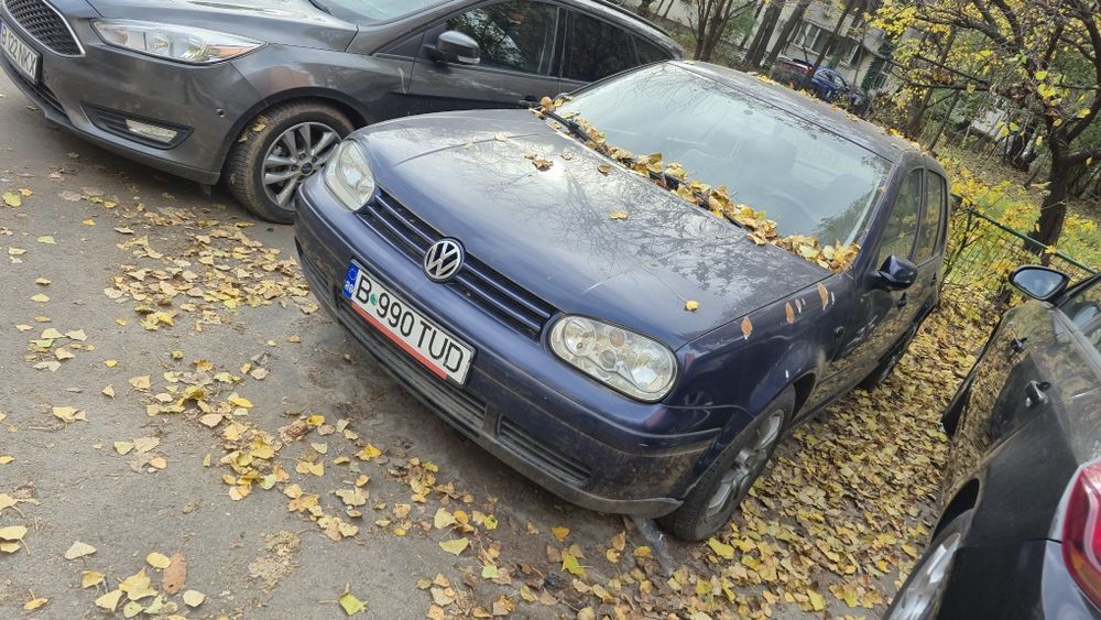 Vand Golf 4 1.6 16 Valve pentru reparat sau dezmembrat