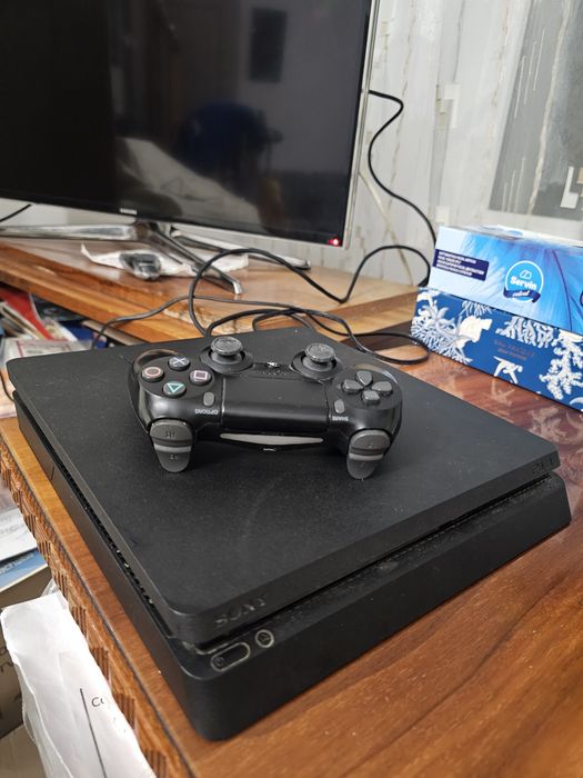 PS4 Slim 500GB + Controller– 600 lei