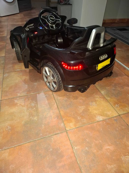 Акумолаторна(електрическа)кола с дистанционно