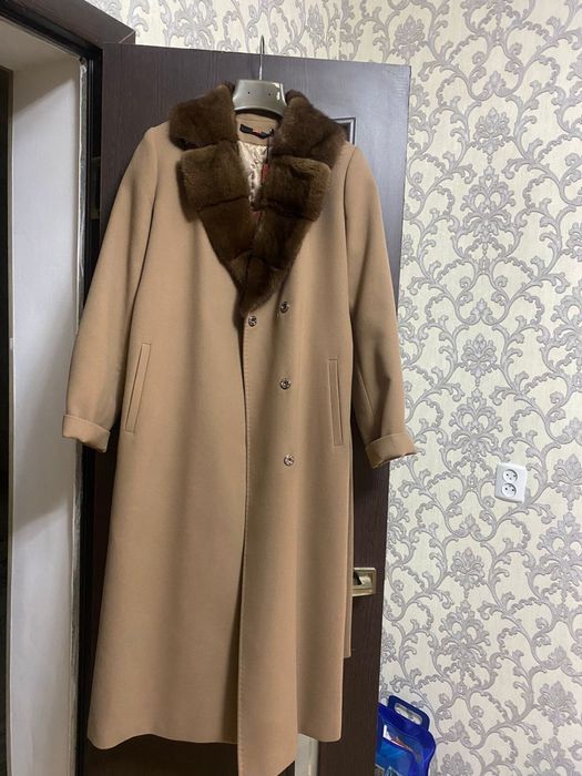 Пальто сатылады новый с этикеткой фирма Loreta. Ниразу не одевалось.