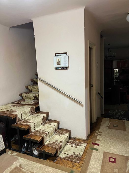 Reghin, ultracentral, apartament 4 camere, in vilă înșiruită