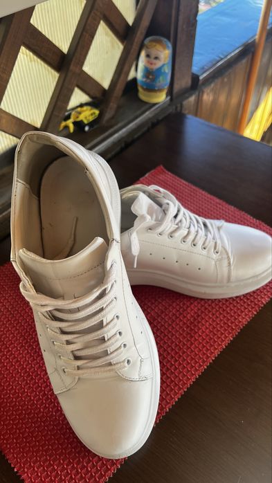 Adidasi piele alb