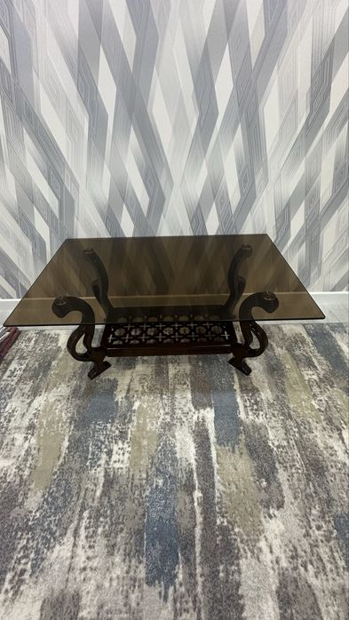 Журналний стол калённий стекло рама из ореха