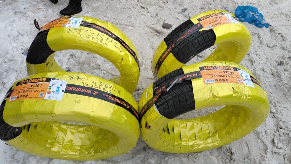 комплект зимних шин 235/50/20