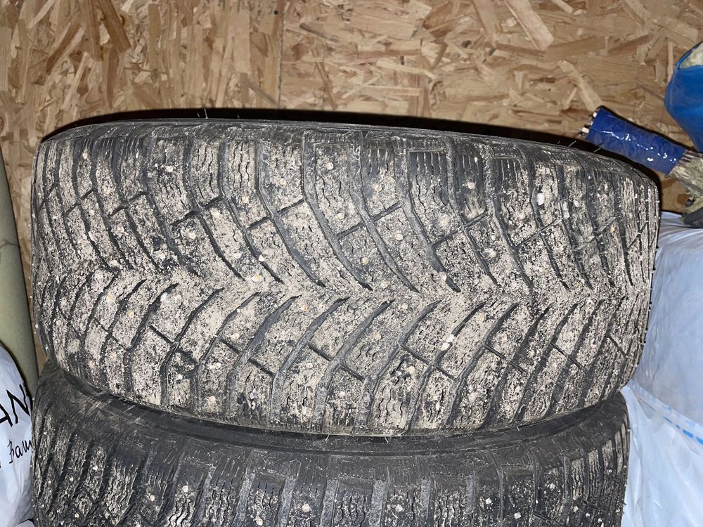 Шины без дисков. Michelin X-Ice North 4. 215/55 R18.