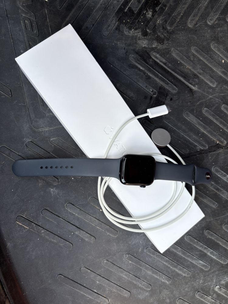 Продается Apple Watch s8, 45 экран
