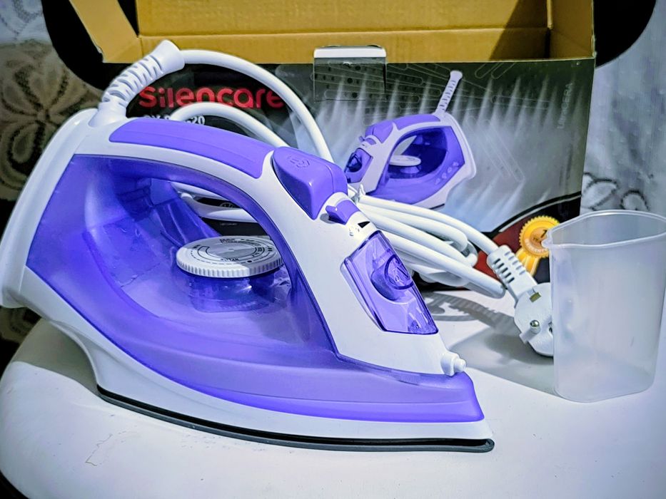 Утюг с паром и антиугарный. Новый. Для дома и подарка.