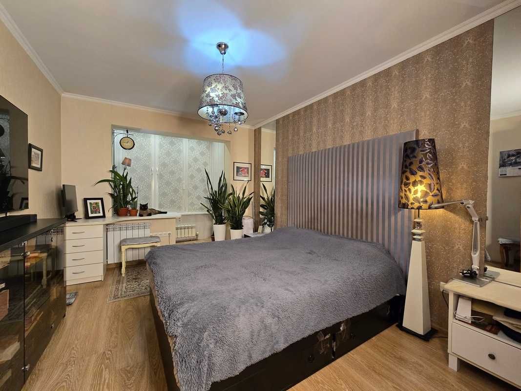 Продам 3-комнатнкю  квартиру в Орбита 2