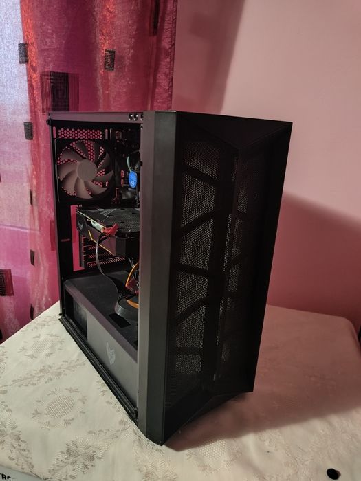 Vand PC Gaming cu Windows licențiat