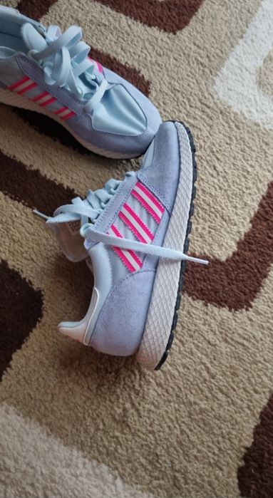 Vând adidași marca adidas