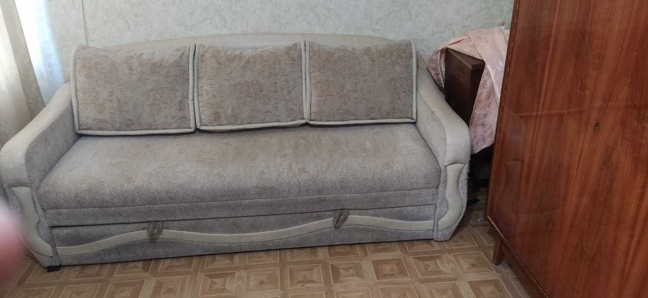 Продам диван раскладной в хорошем состоянии и тахту