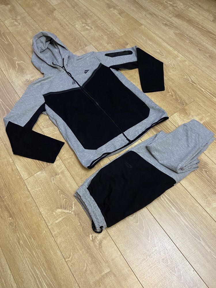 Trening Tech Fleece Nike marimea S,M,L,XL,XXL