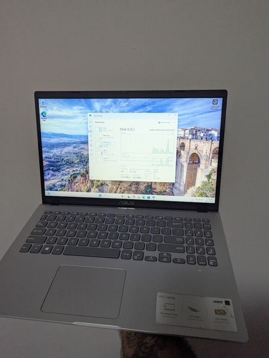 Asus i3 gen 10 , 12gb ram , SSD nvme 256