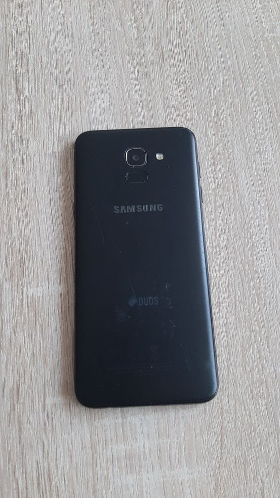 Telefon Samsung J6