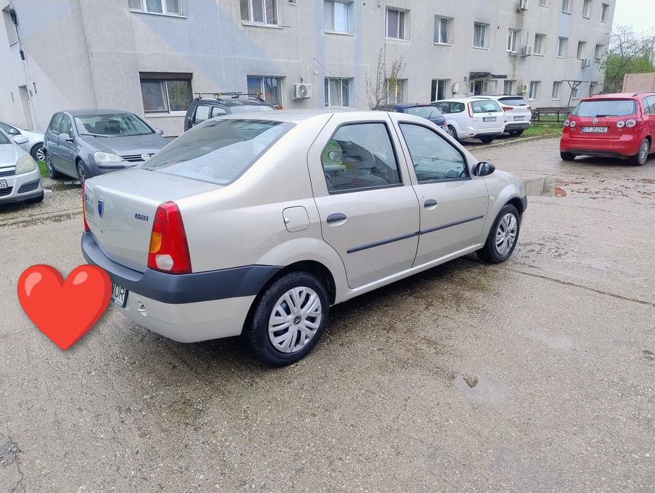 Vând Dacia Logan