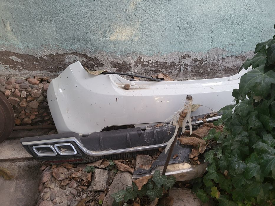 Продам бампер спарк.