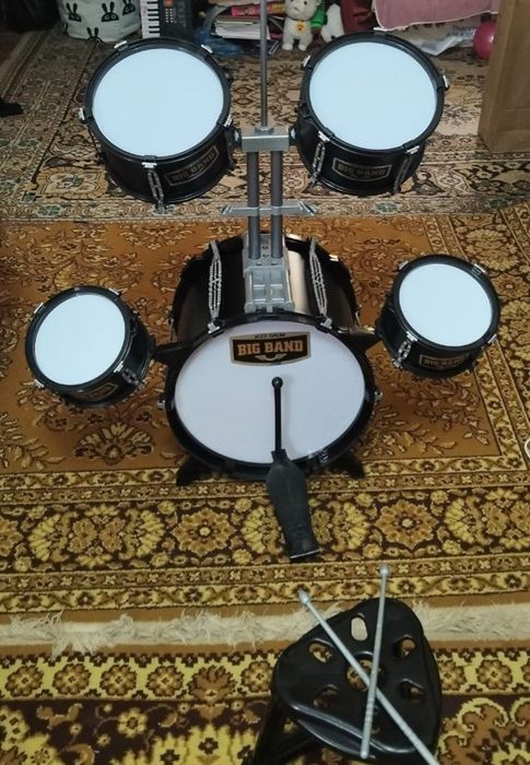 Продаються Детские барабаны