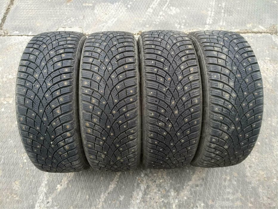 Продам шины зимние с шипами  215/55/R17