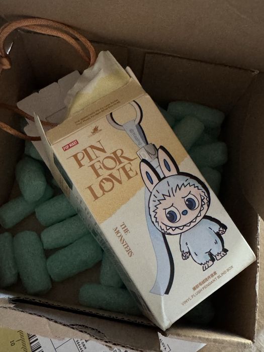 Оригинал The Monsters Pin for Love (Labubu)  Pop Mart  - Буква “J”