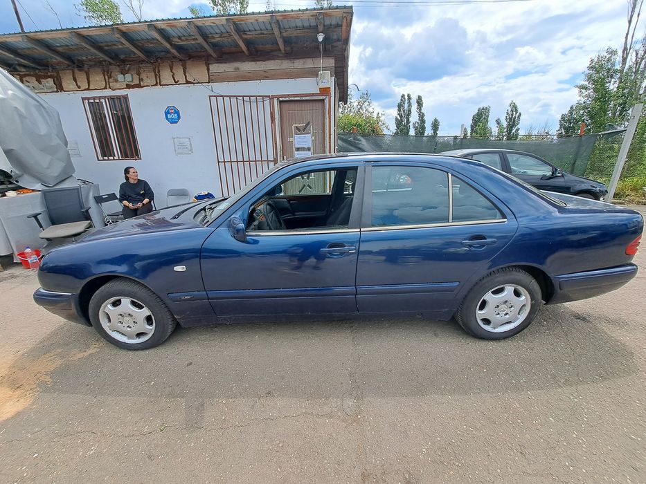 Dezmembrez Mercedes Benz w210 2.0B 100 kw 1996