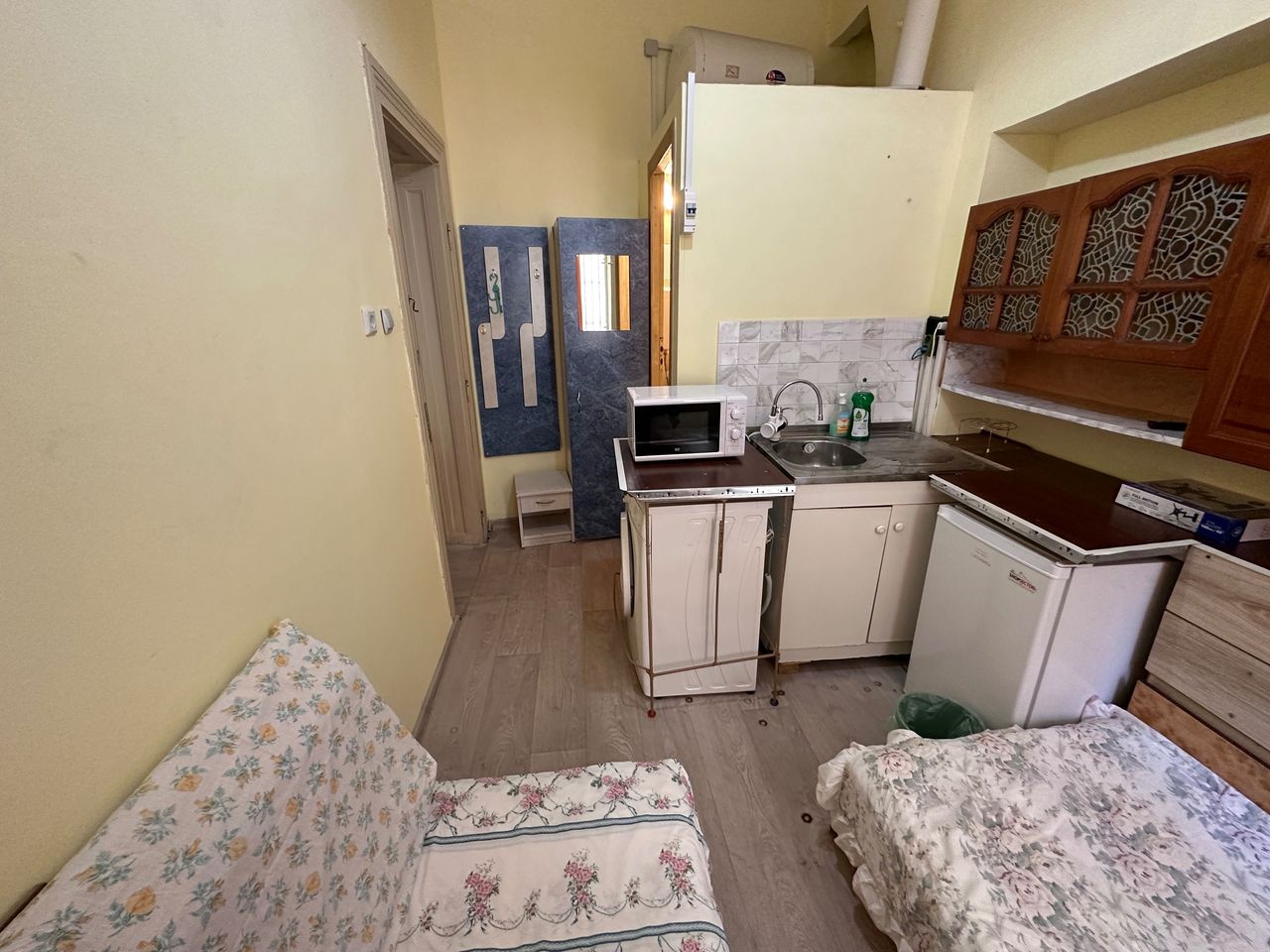 Дава се под наем Едностаен апартамент в Варна, Център - 10 кв.м за 204 € - Снимка #1