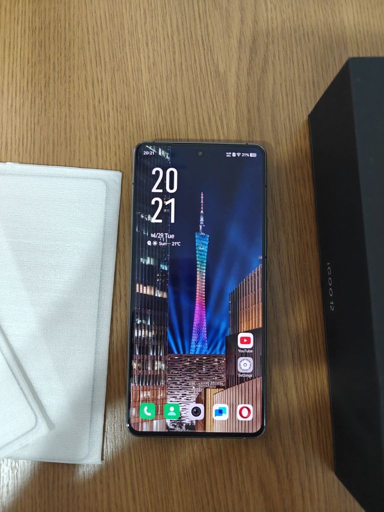Vivo IQOO 12 - 12GB/256GB Android 15 Snapdragon 8 gen 3