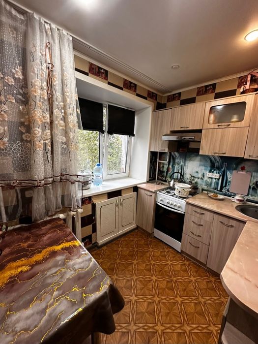 Сдам 2 комн.кв 5/5, р-н Северного, 140тыс + комм.ус +договор