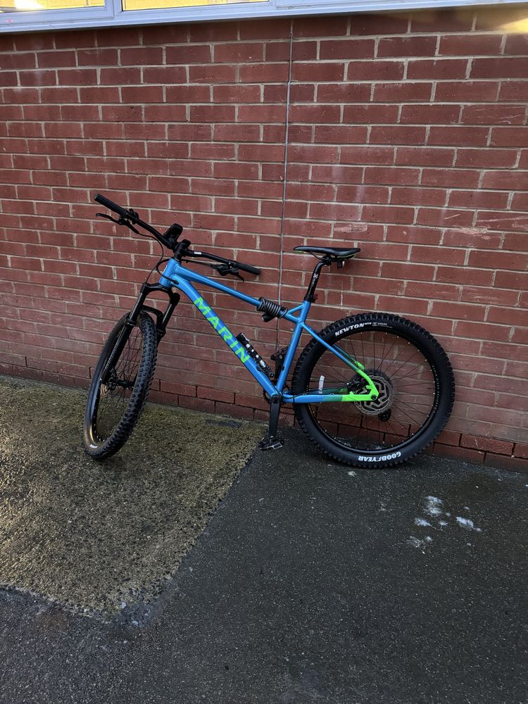 Vand bicicleta marca Marin mai multe detali pa telefon