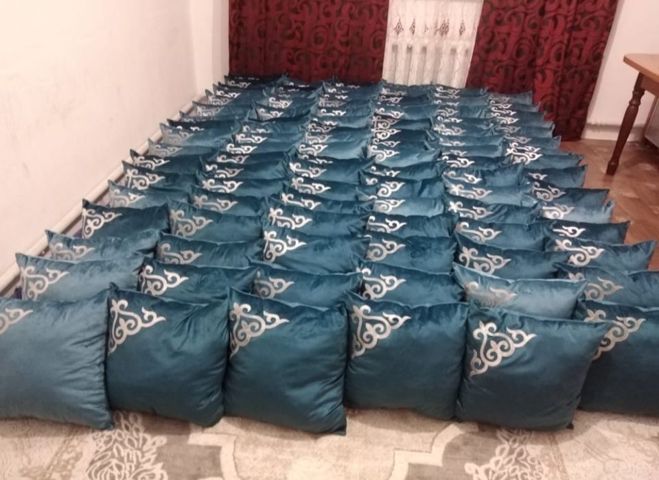 Тойбастар жастықтар