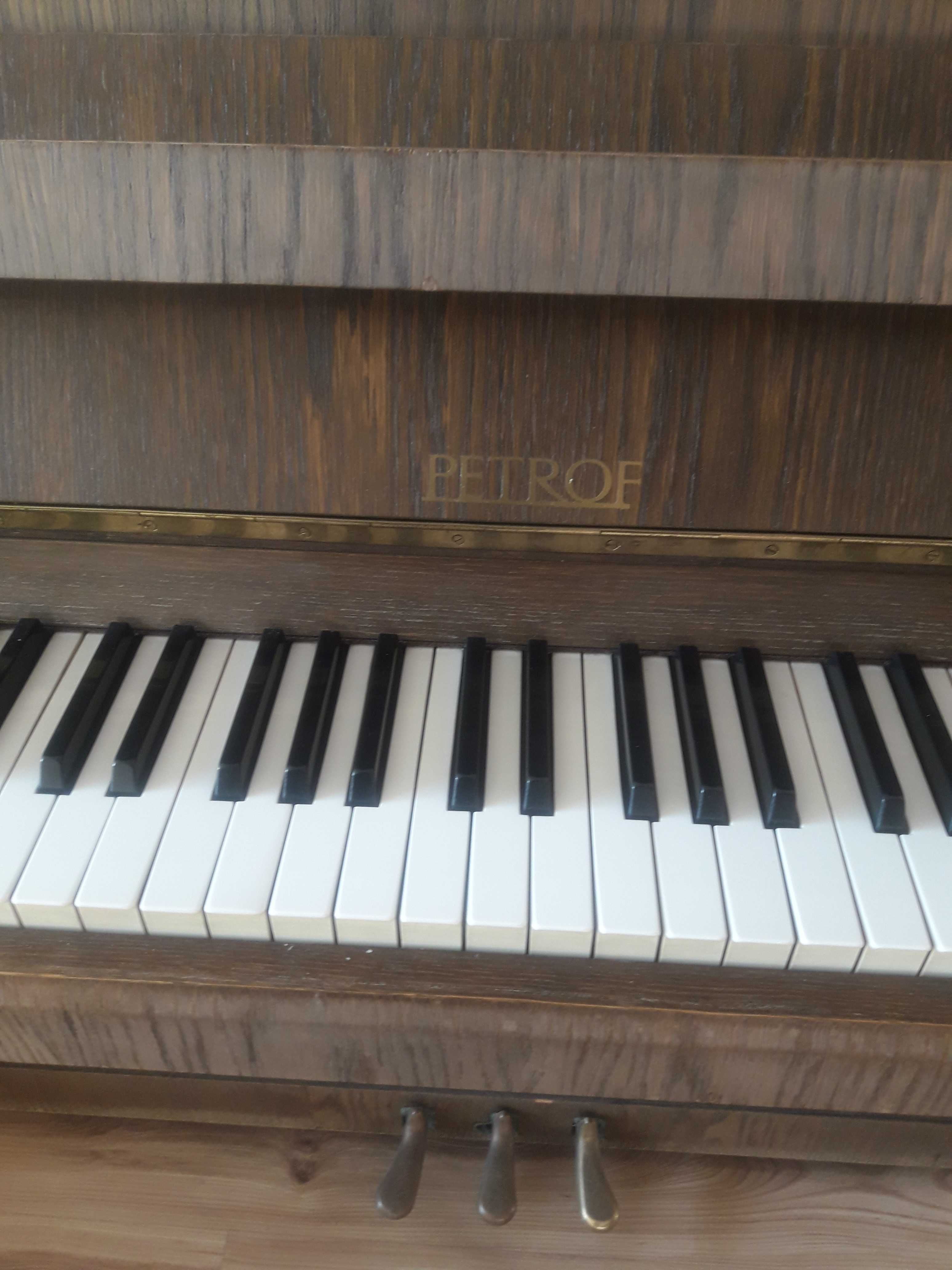 Продава се чешко акустично пиано Petrof, отлично състояние.