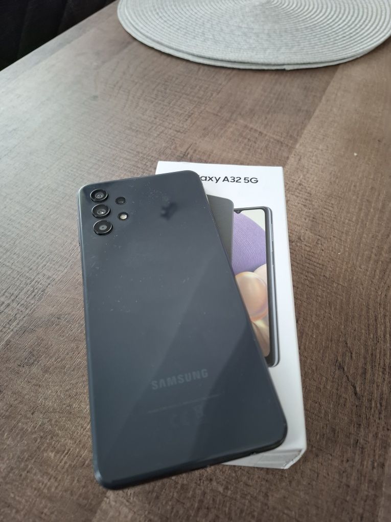 Vand  sau schimb cu aur iphone 14, 128 gb culoare blue și un samsung A