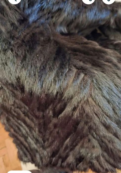 Haina de nurca cu vulpe neagra