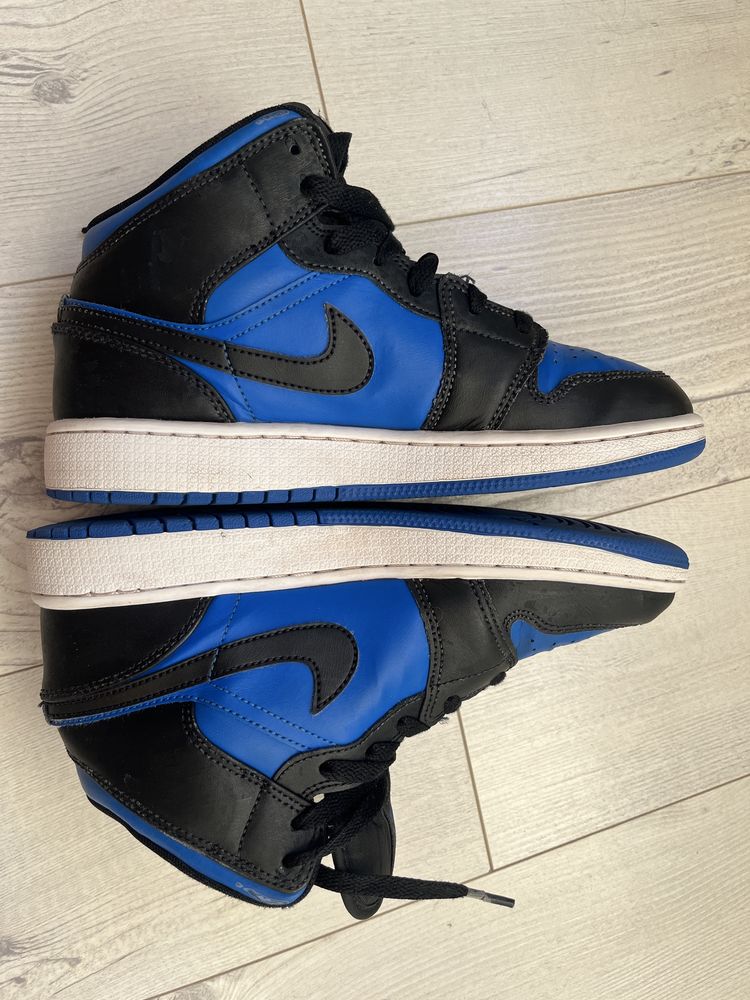 Оригинални кецове Air Jordan 1 MiD номер 38.5