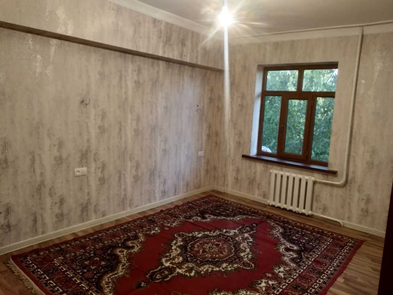 Коракамиш 2/4 да 3 хонали квартира сотилади..