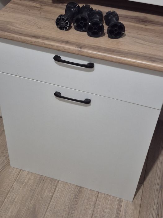 Продам 2 шкафчики