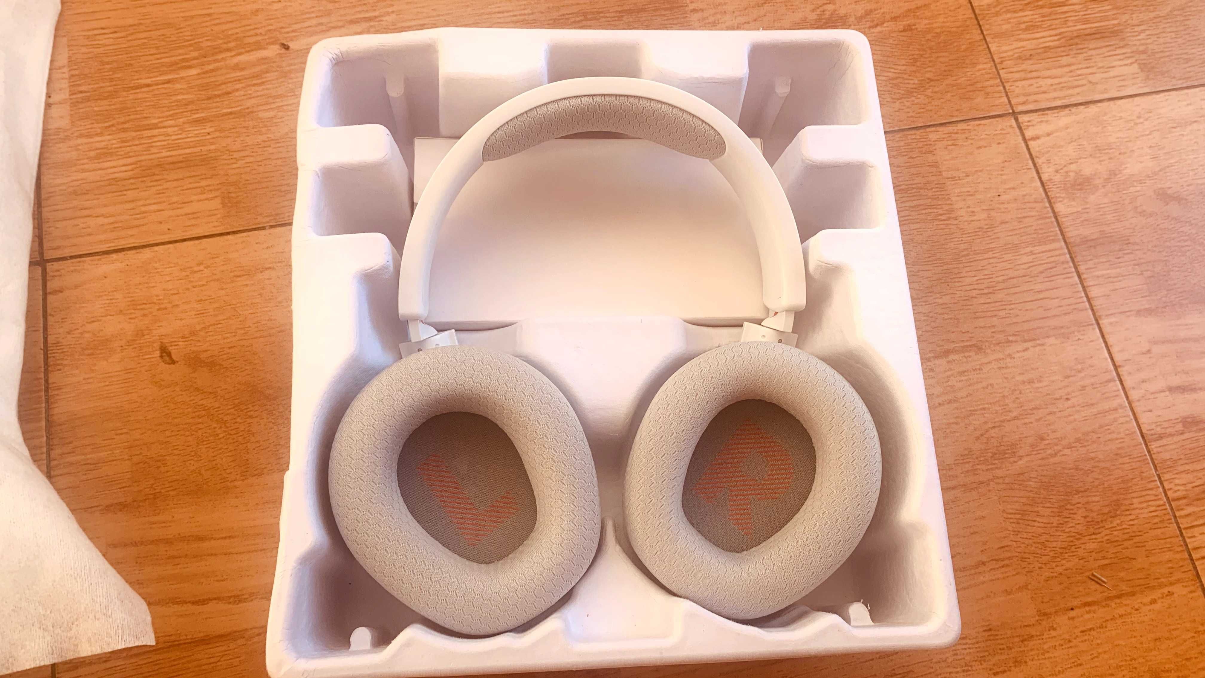 Нови слушалки JBL Quantum 360, безжични Може и Бартер