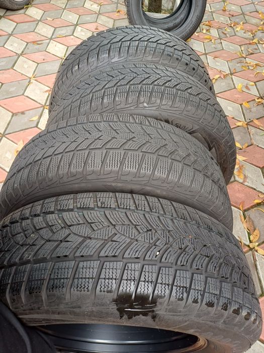 Vând 4 anvelope de iarna 235 65 r17 GOODYEAR  foarte bune