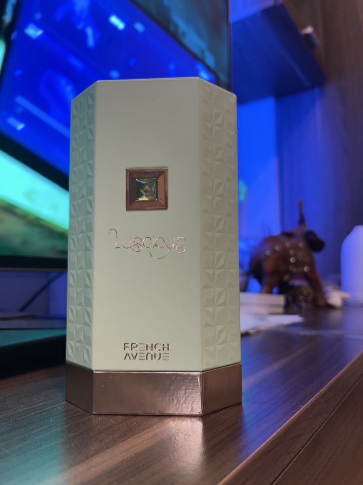 Продавам дамски парфюм