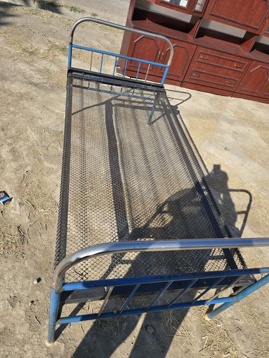 железный кровать