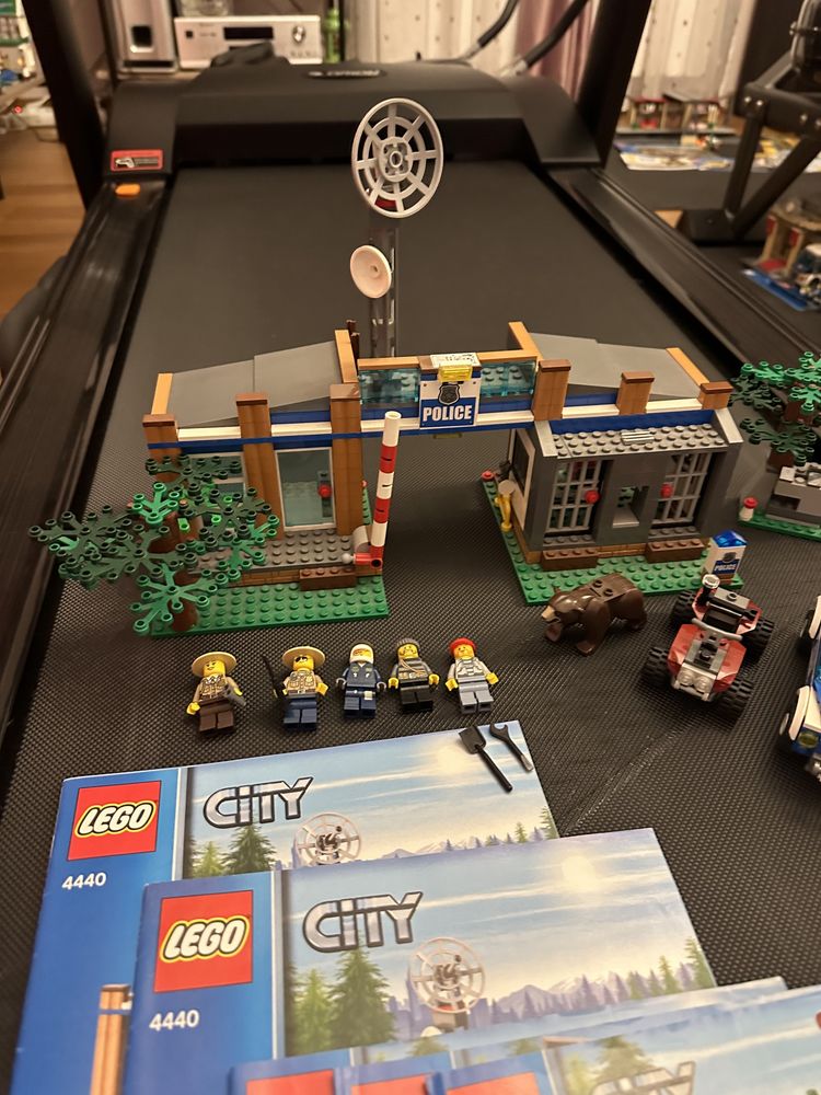 Lego City 4440 Statia de politie din padure