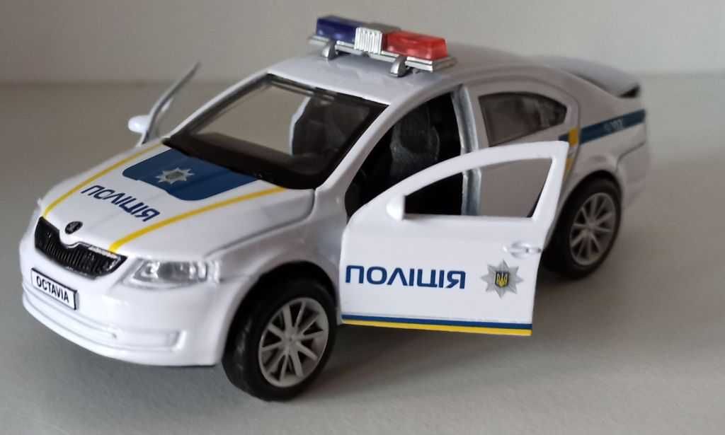 Macheta Skoda Octavia 3 Politia Ucraina - TechnoPark 1/32