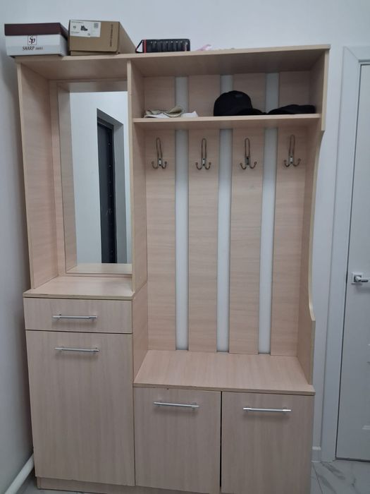 Продам шкаф для прихожей в хорошем состоянии