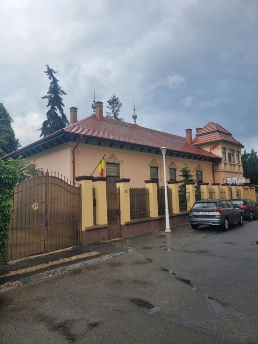 De inchiriat birou sau apartament  2 cam
