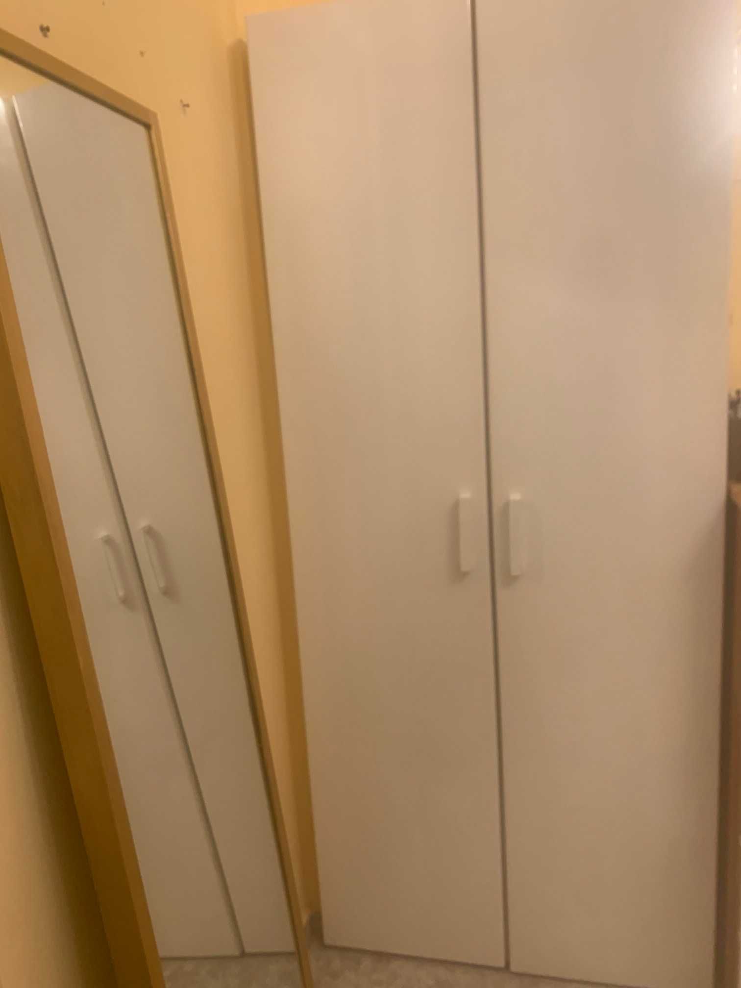 Продавам 2 броя  единични гардеробчета тип шкаф