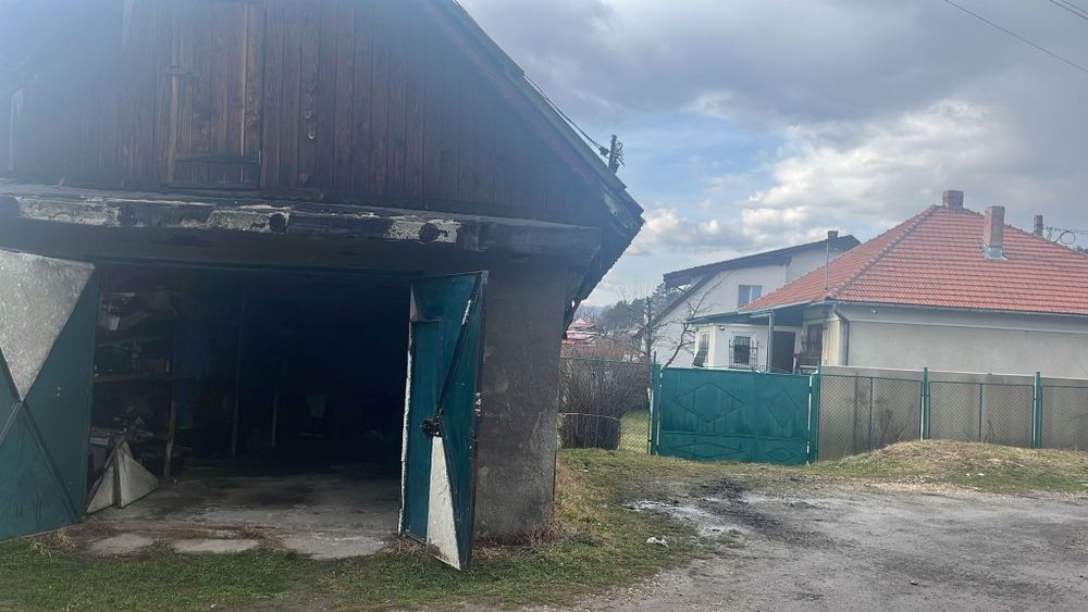 Vând garaj 32 mp , Str. Stefan cel Mare,  Petrosani, jud. Hunedoara