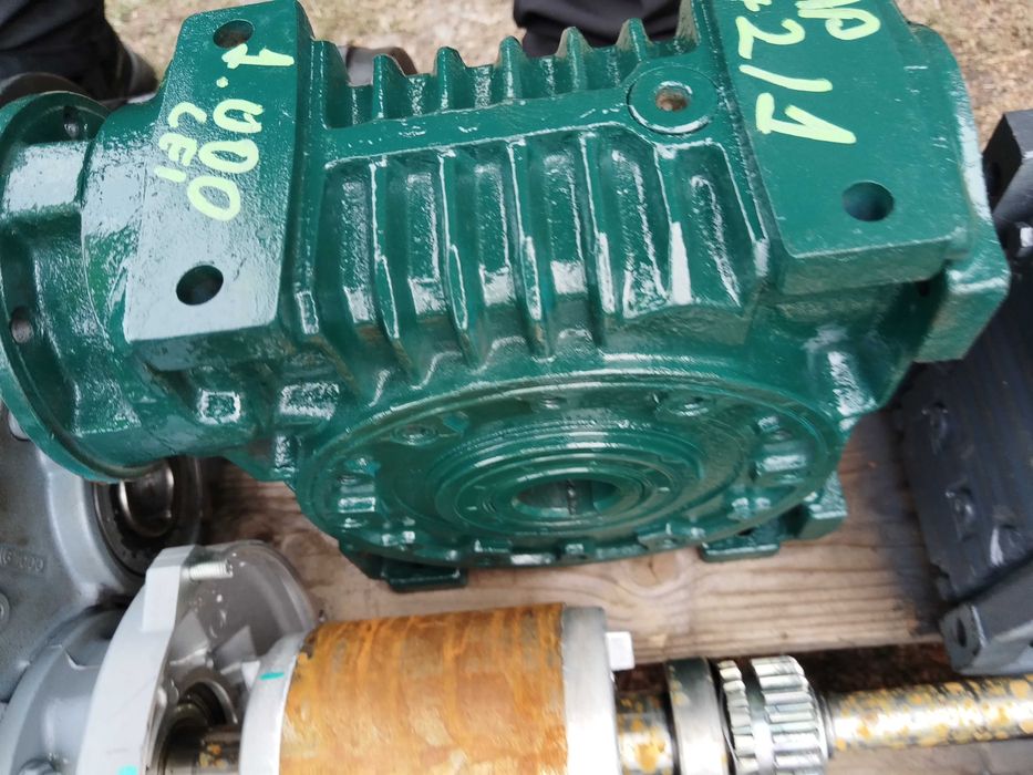 Reductor pentru troliu tractoras